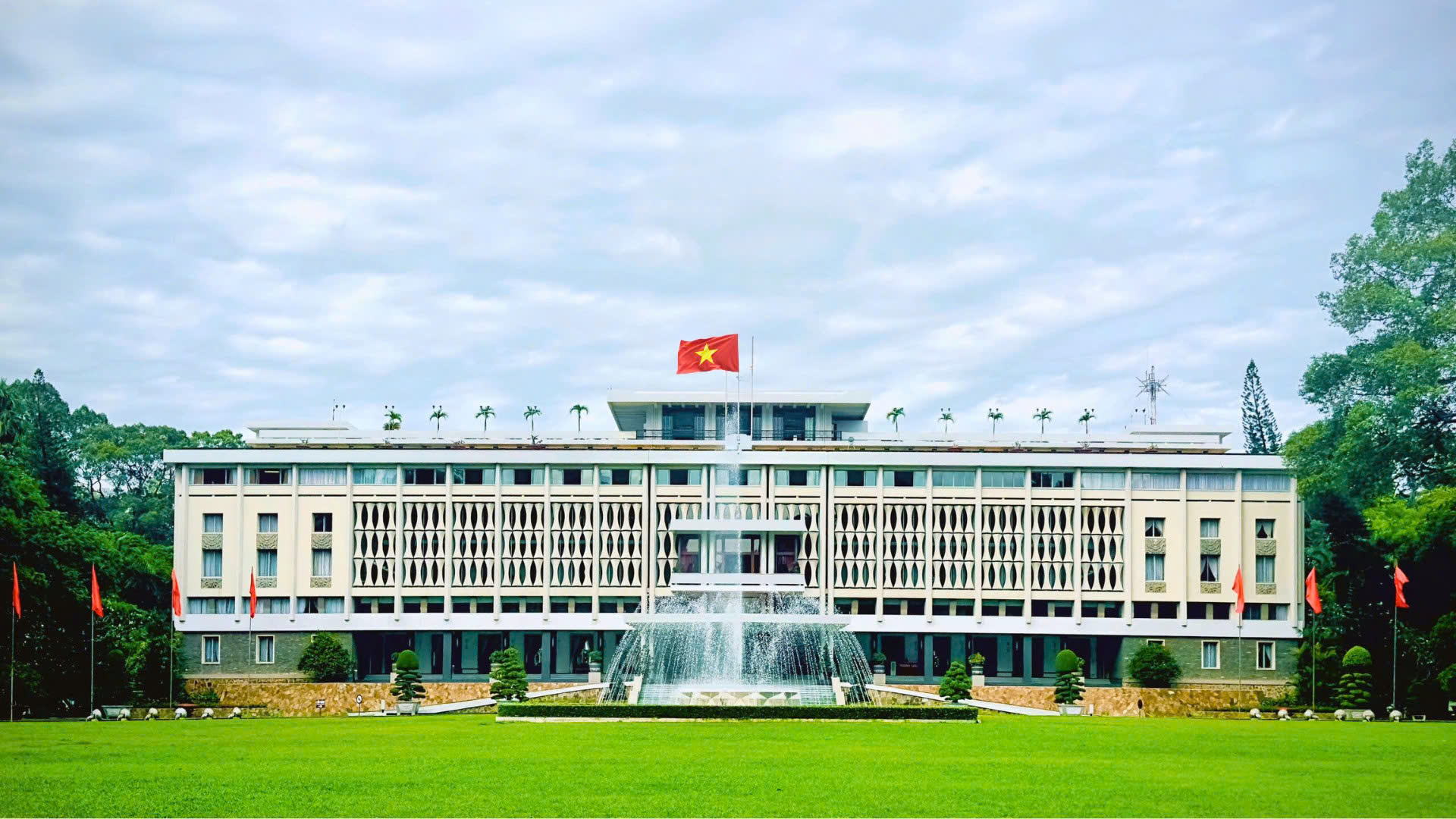 Mặt tiền Dinh Độc Lập